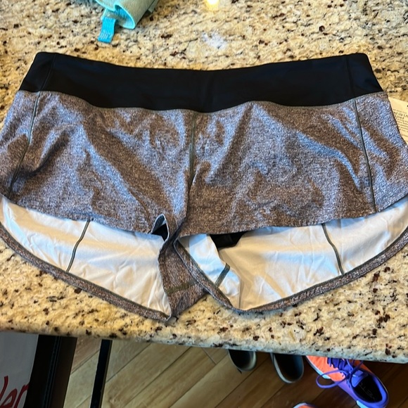 NWT size 14 lululemon speed up shorts - Picture 2 of 2